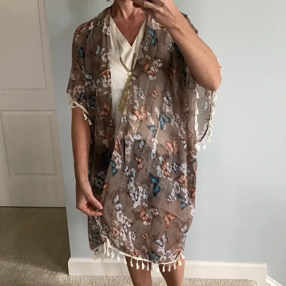 Floral & Butterfly Print Kimono - Picture 4 of 7